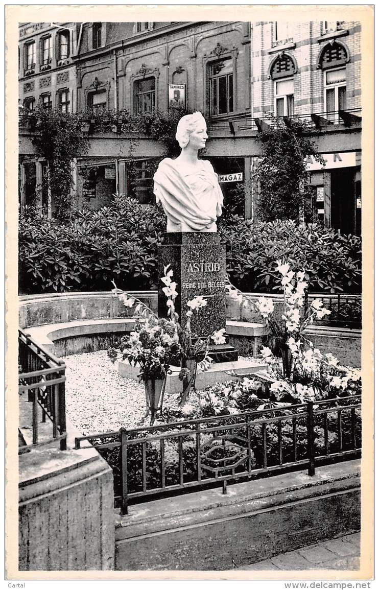 ARLON - Square Astrid - Statue De La Reine Astrid - Arlon