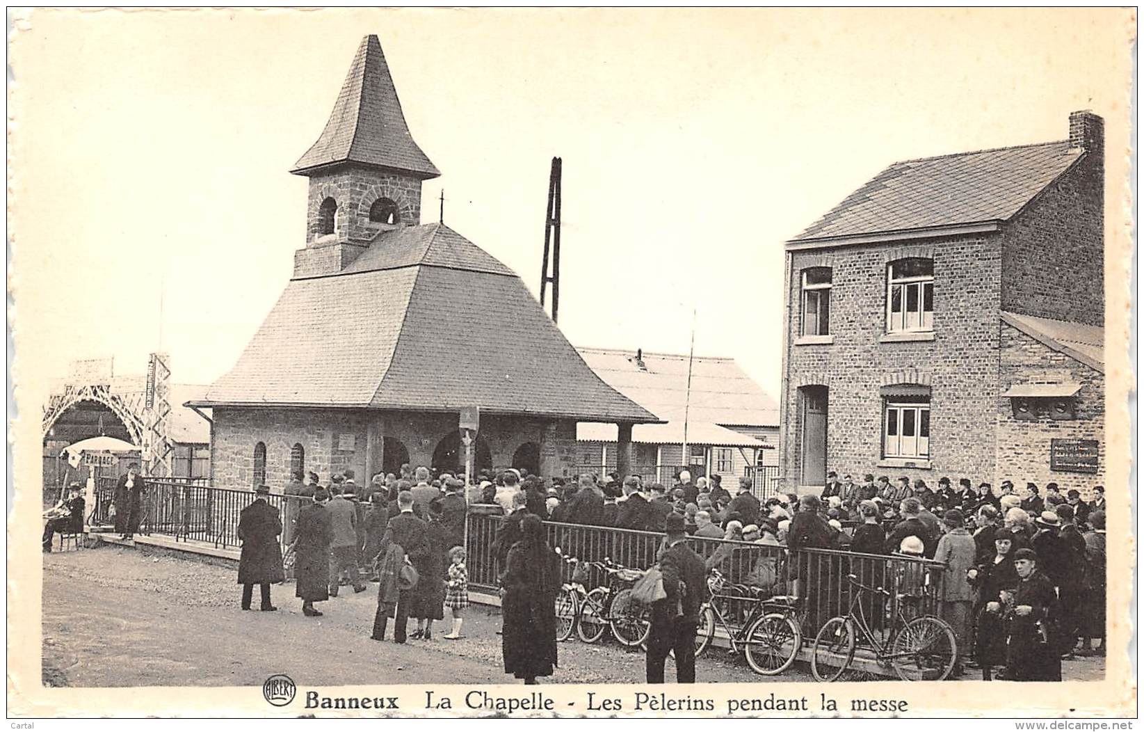 BANNEUX - La Chapelle - Les Pèlerins Pendant La Messe - Sprimont