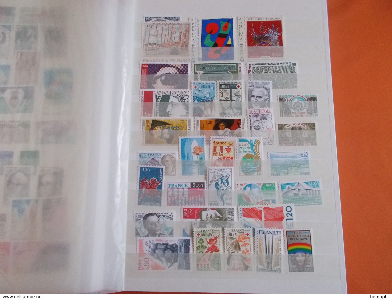 lot n° 159 un classeur de france année 60/70 neufs **.   / no paypal