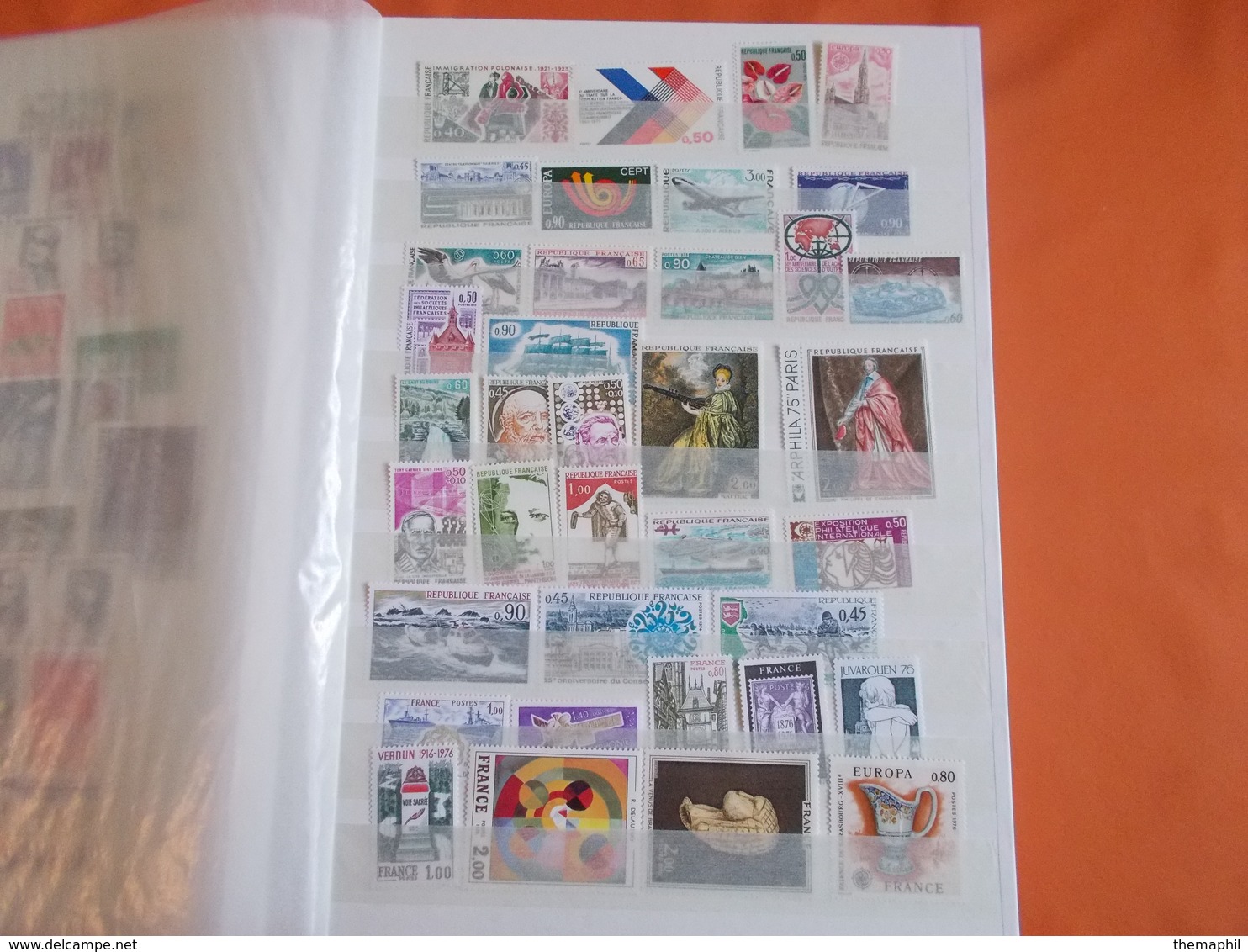 lot n° 159 un classeur de france année 60/70 neufs **.   / no paypal