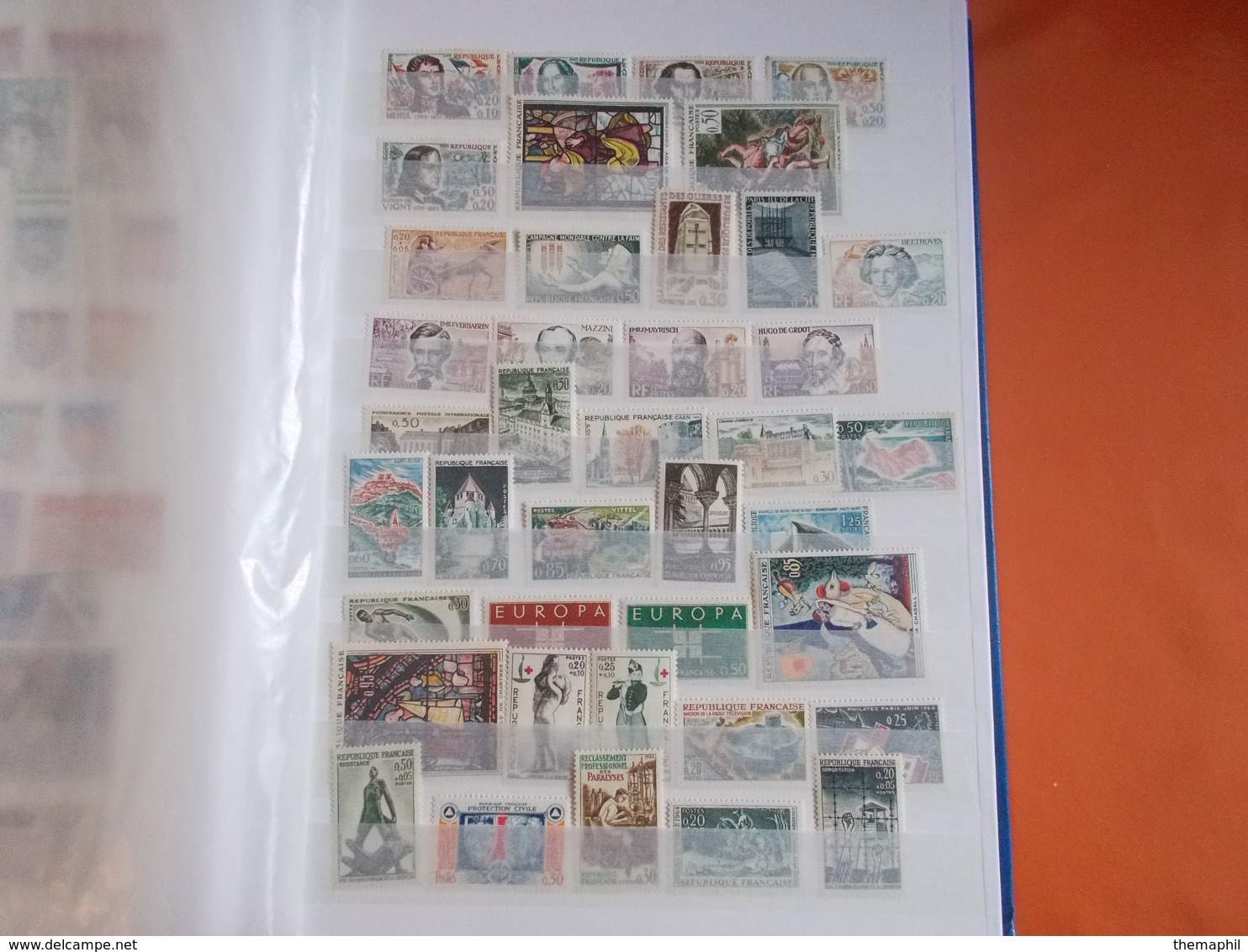 lot n° 159 un classeur de france année 60/70 neufs **.   / no paypal