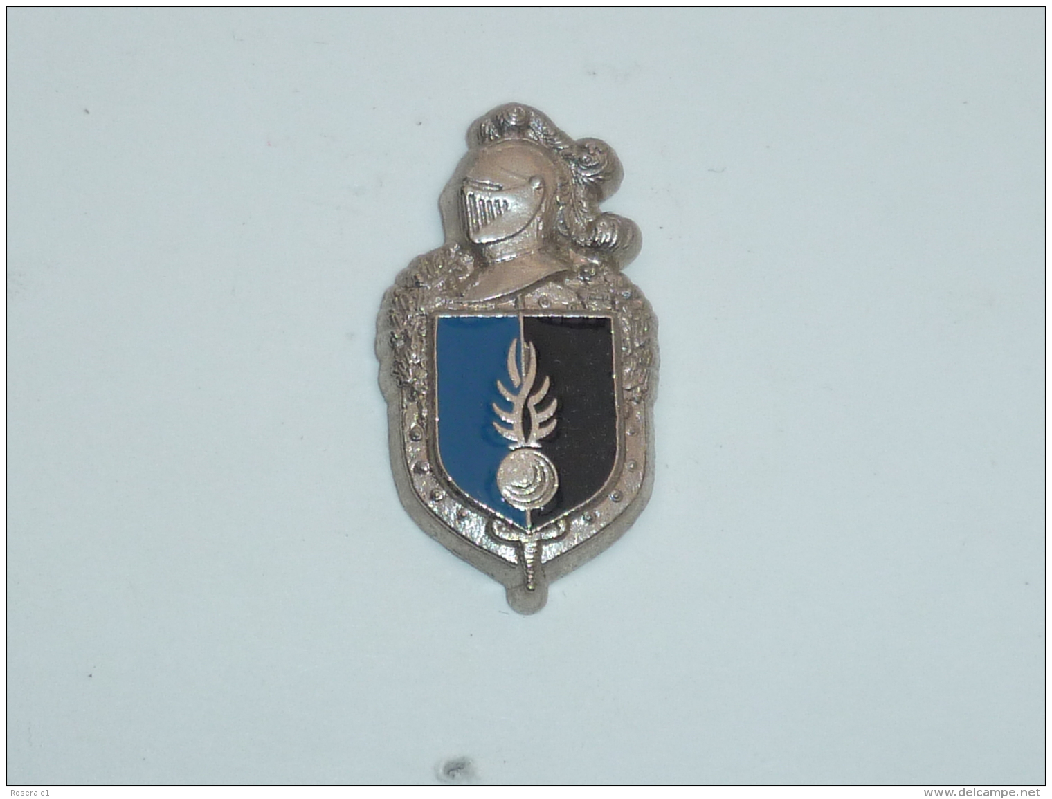 Pin's INSIGNE GENDARMERIE NATIONALE - Police