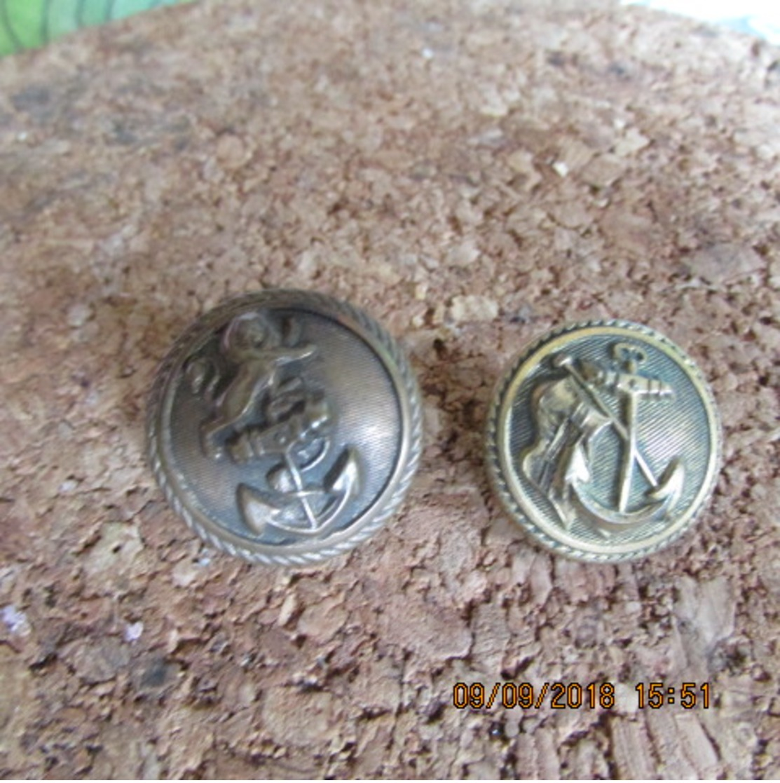 2 WW1 British Navy Buttons - 1914-18