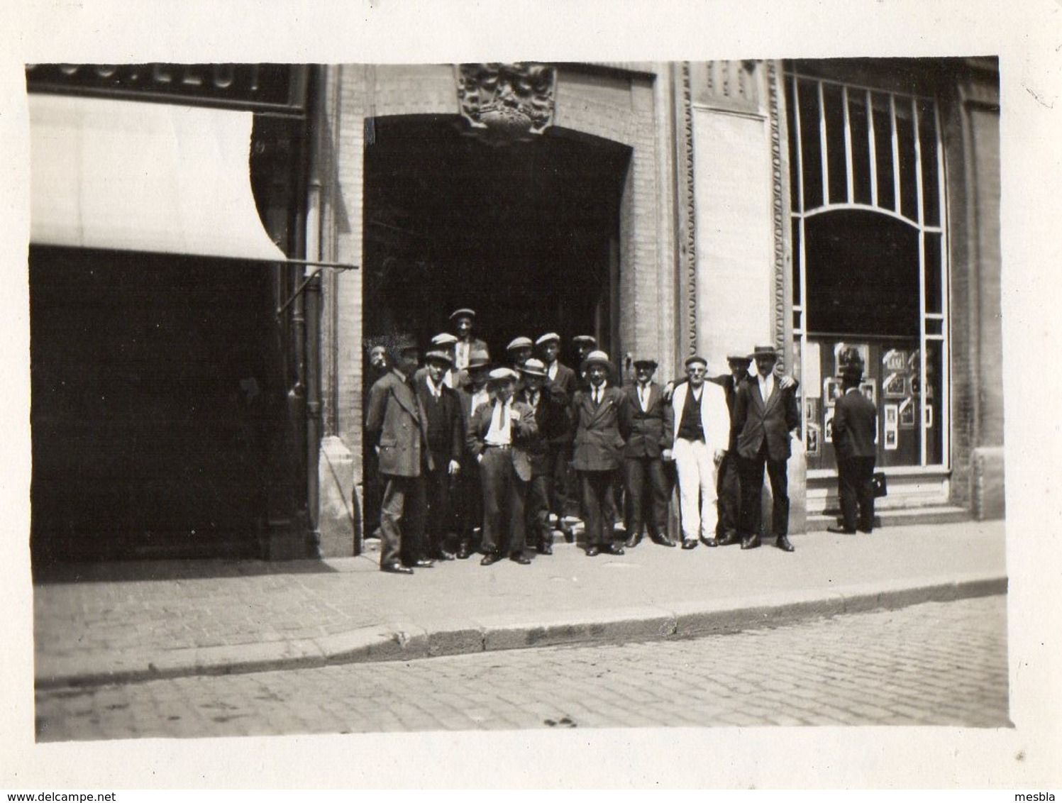 Photo  Authentique -  LE  HAVRE -   Entrée D'usine Avec Le Personnel ???  16 Juin 1931 (Boutique Photographe à Coté ? ) - Lieux