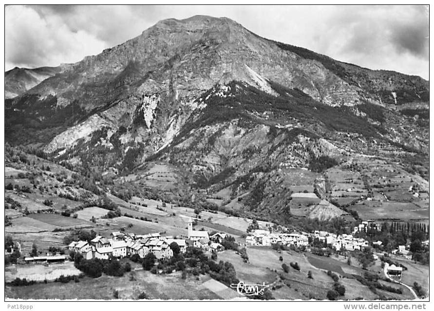 04 - VILLARS COLMARS Vue Panoramique Aérienne Et Montagne La Gardette - CPSM Dentelée N/B GF - Alpes Haute Provence - Other & Unclassified