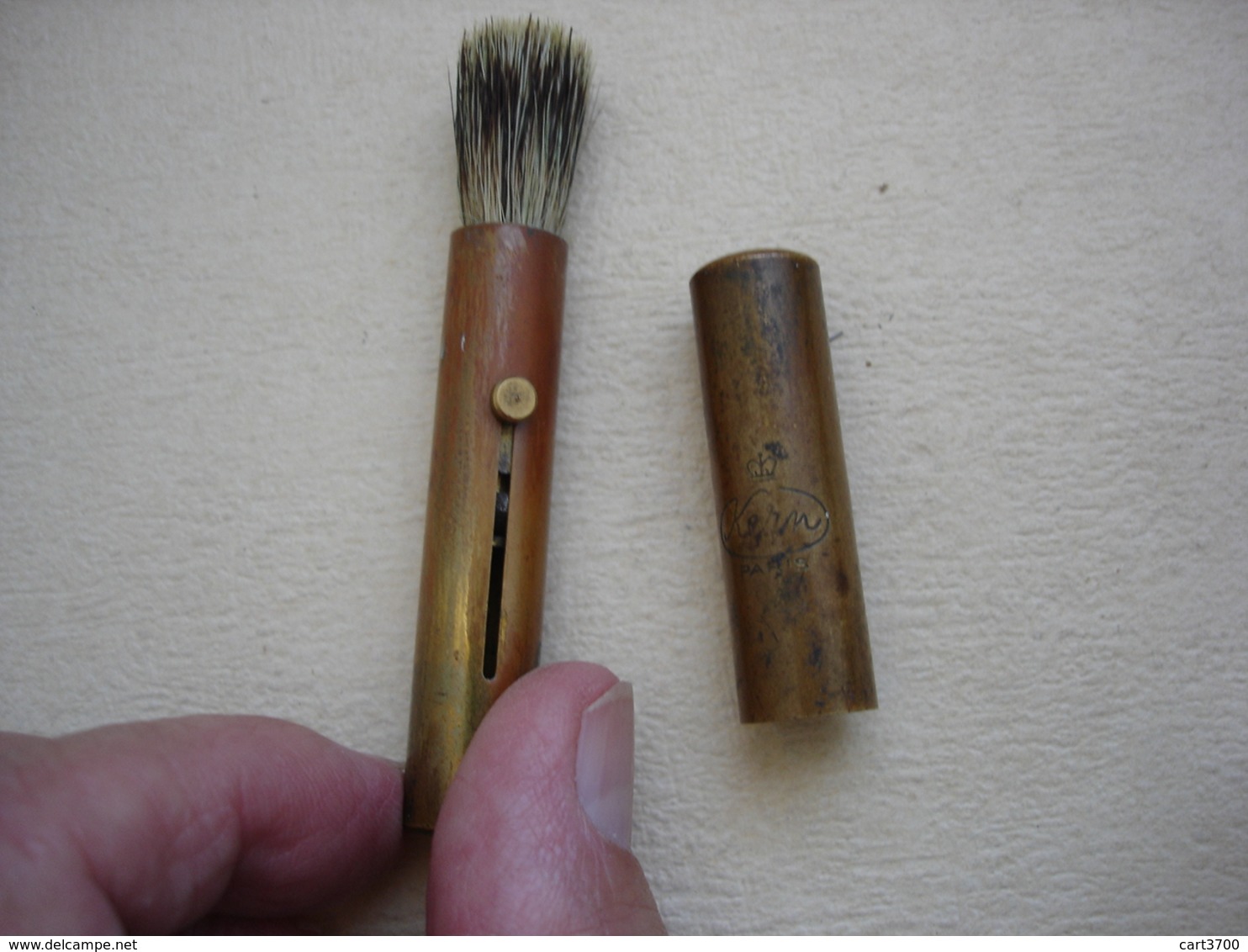 Outil De Rasage Ancien Brosse De Rasage De Voyage Escamotable En Blaireau MARQUE KERN PARIS - Outils Anciens