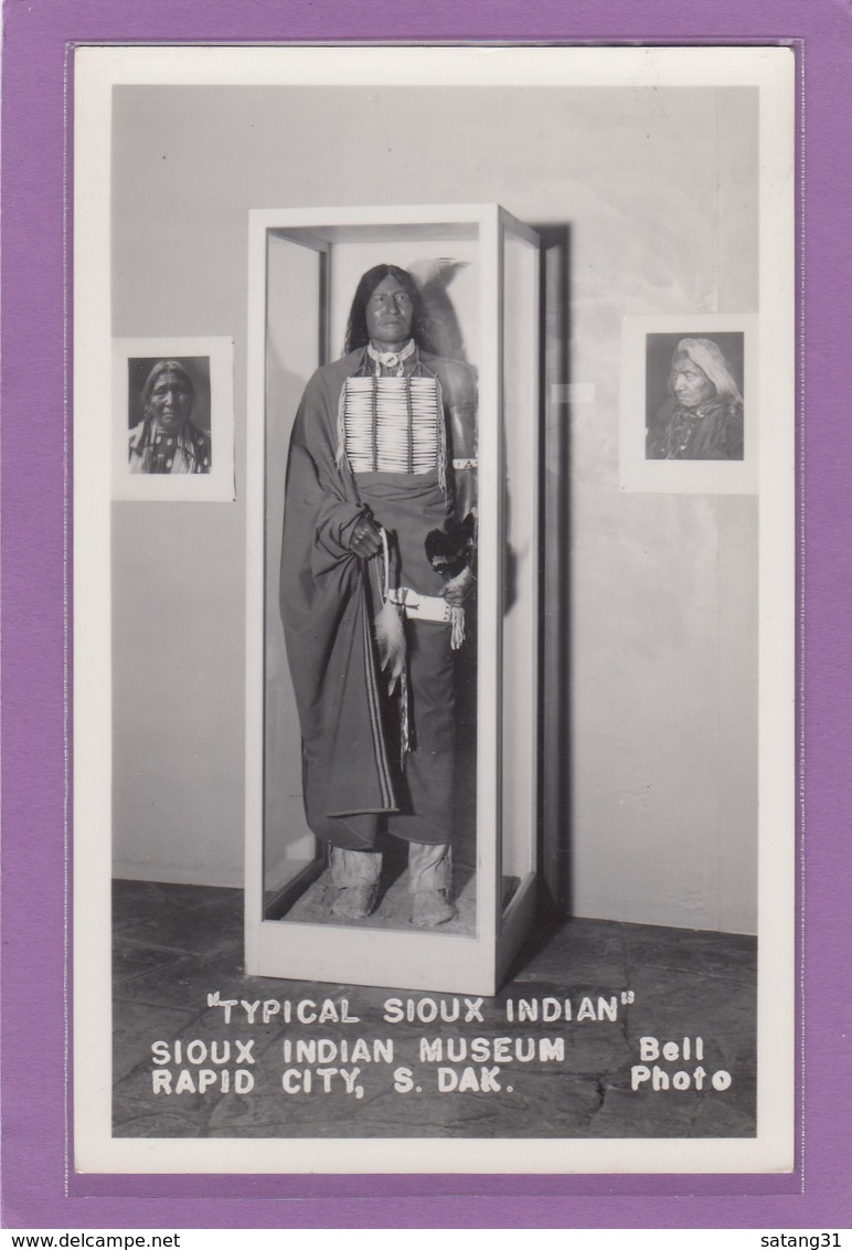 "TYPICAL SIOUX INDIAN"  SIOUX INDIAN MUSEUM,RAPID CITY.  BELL PHOTO. - Autres & Non Classés