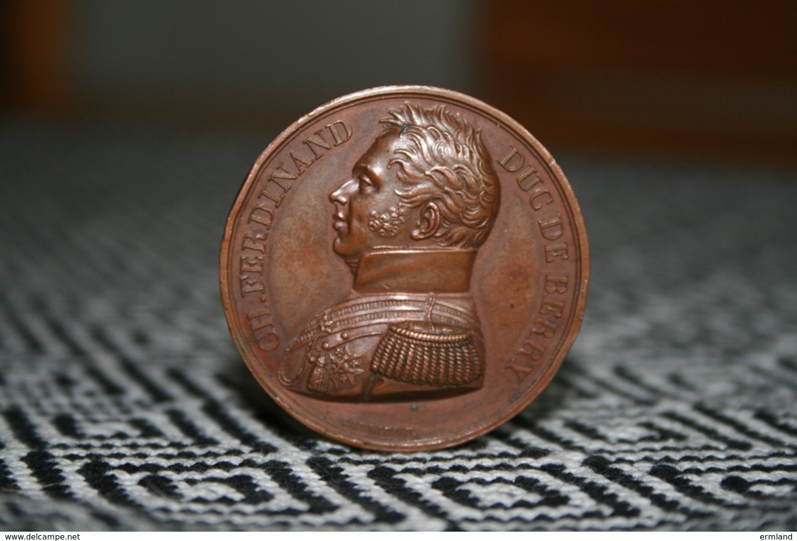 Bronze Medaille CH. FERDINAND DUC DE BERRY Sign F . GAYRARD 1820 Frankreich - Antes De 1871