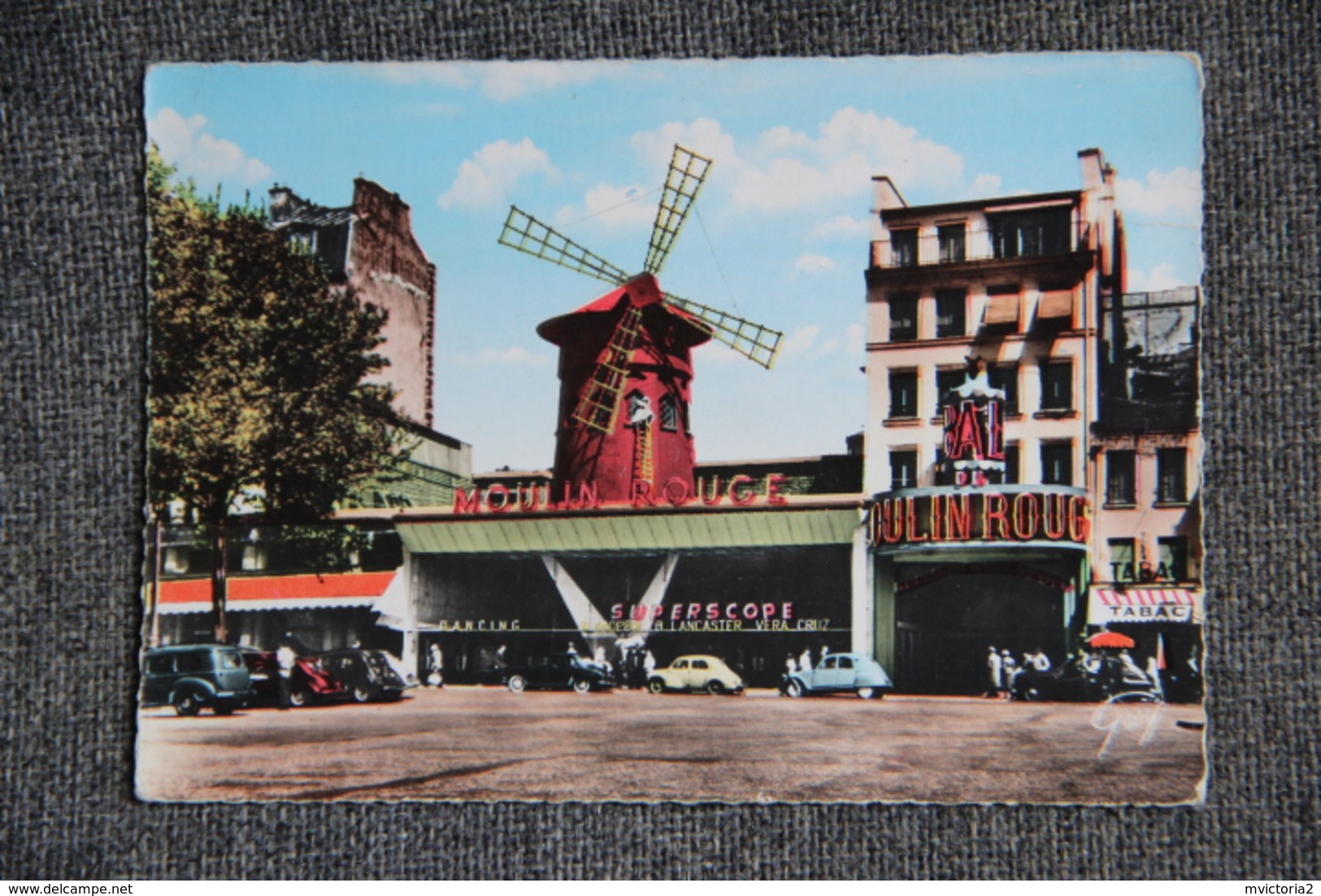 PARIS - Le MOULIN ROUGE - Arrondissement: 18