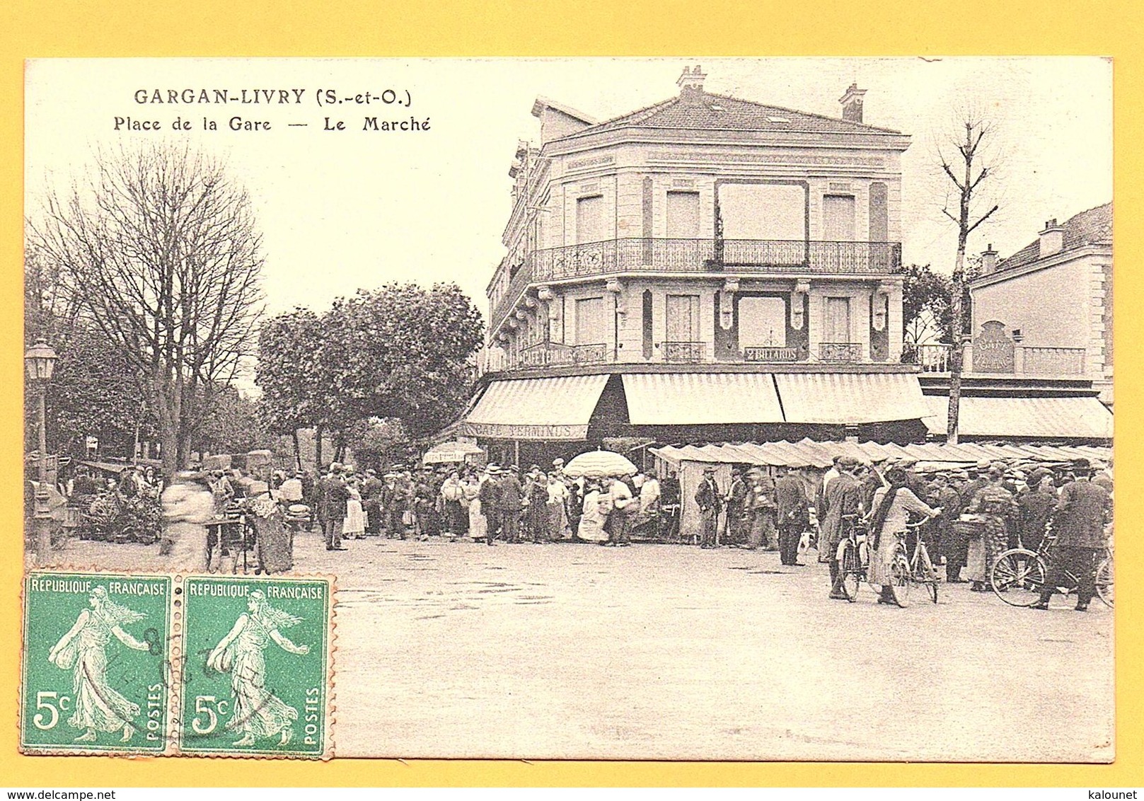 Carte Postale En Noir Et Blanc " Place De La Gare-Le Marché " à LIVRY-GARGAN - Livry Gargan