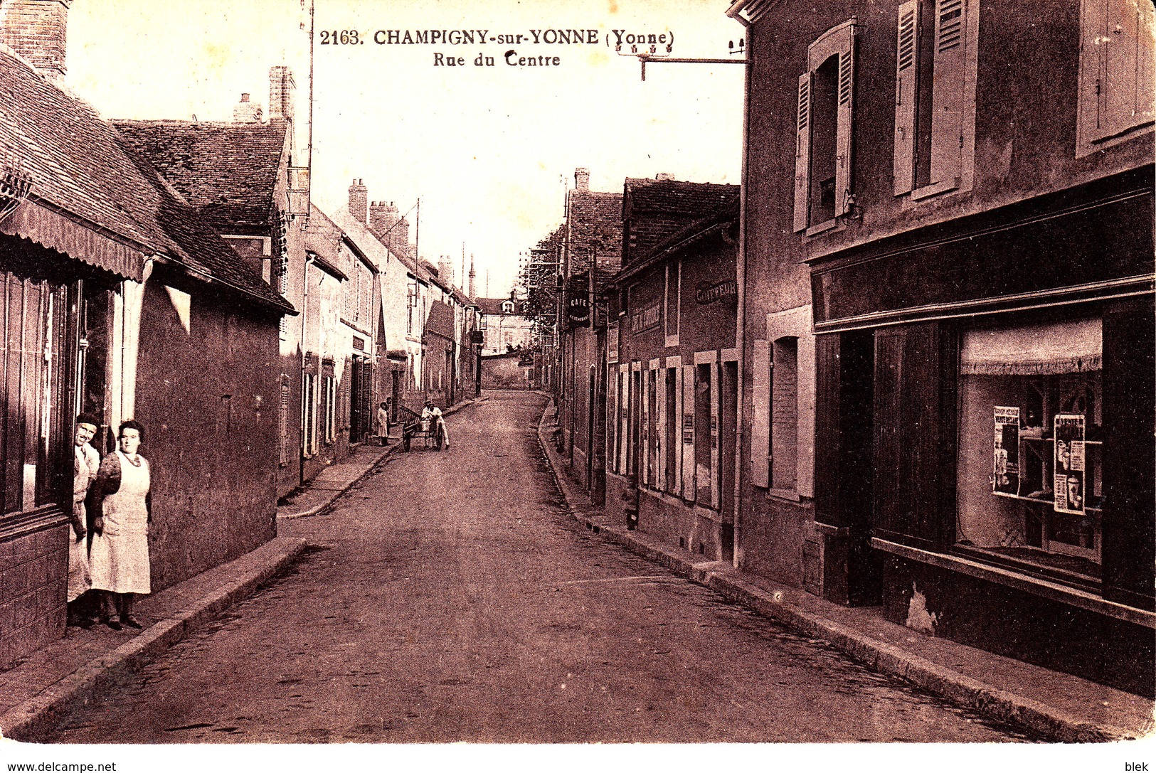 89.  Yonne :   Champigny  Sur Yonne : Rue Du Centre  . - Champigny