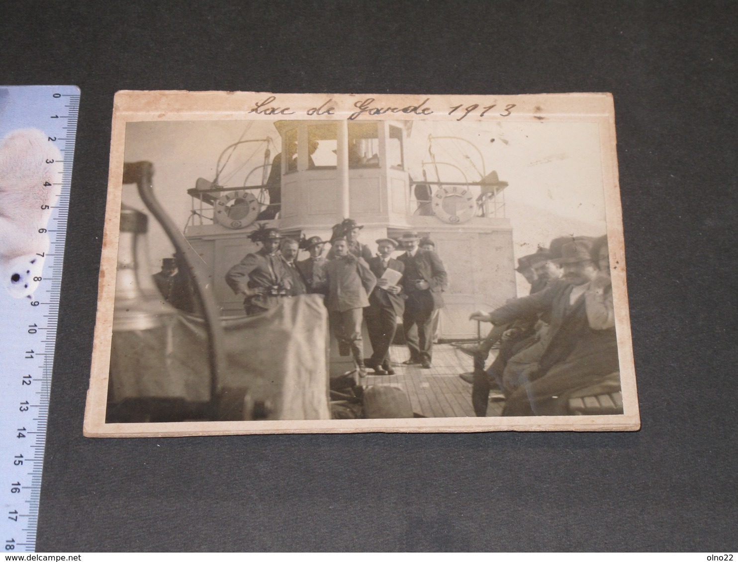 LAC DE GARDE - BATEAU GARDA - SUR LE PONT BERSAGLIERI Et PASSAGER - 1913 - Photo Originale - Guerra, Militari