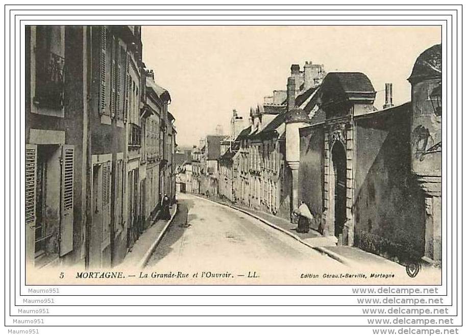 61 MORTAGNE -  La Grande Rue Et L'Ouvroir - Mortagne Au Perche