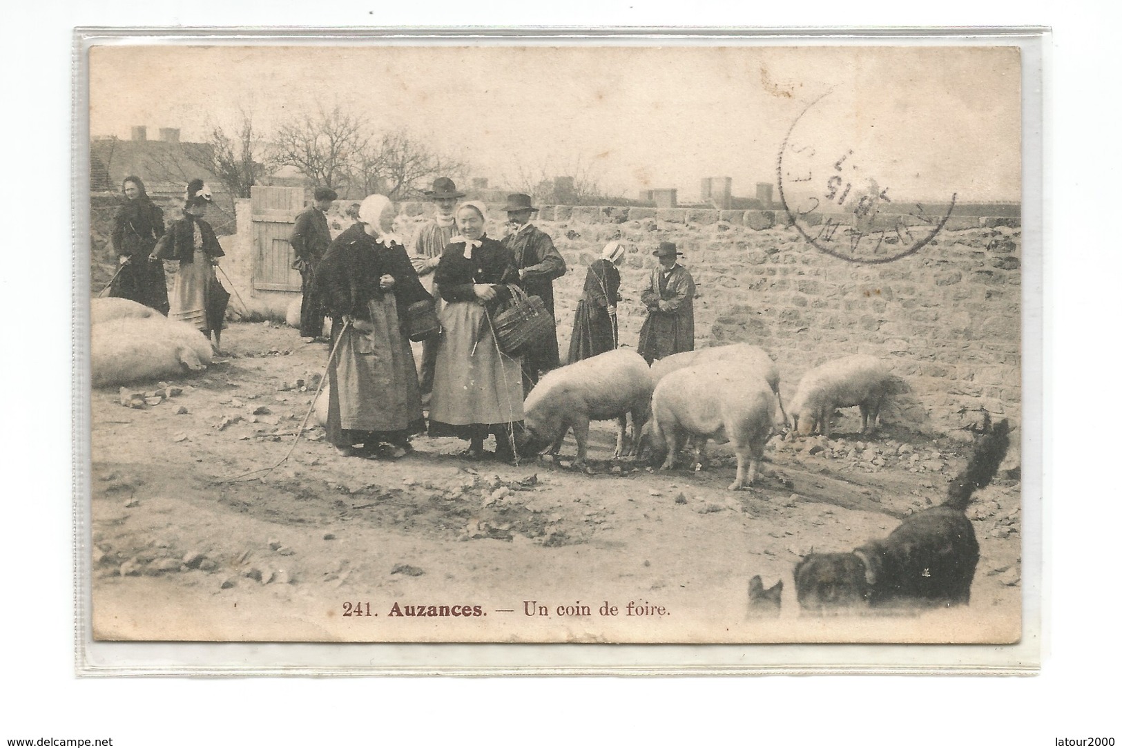 AUZANCES UN COIN DE FOIRE COCHONS PORCS - Auzances