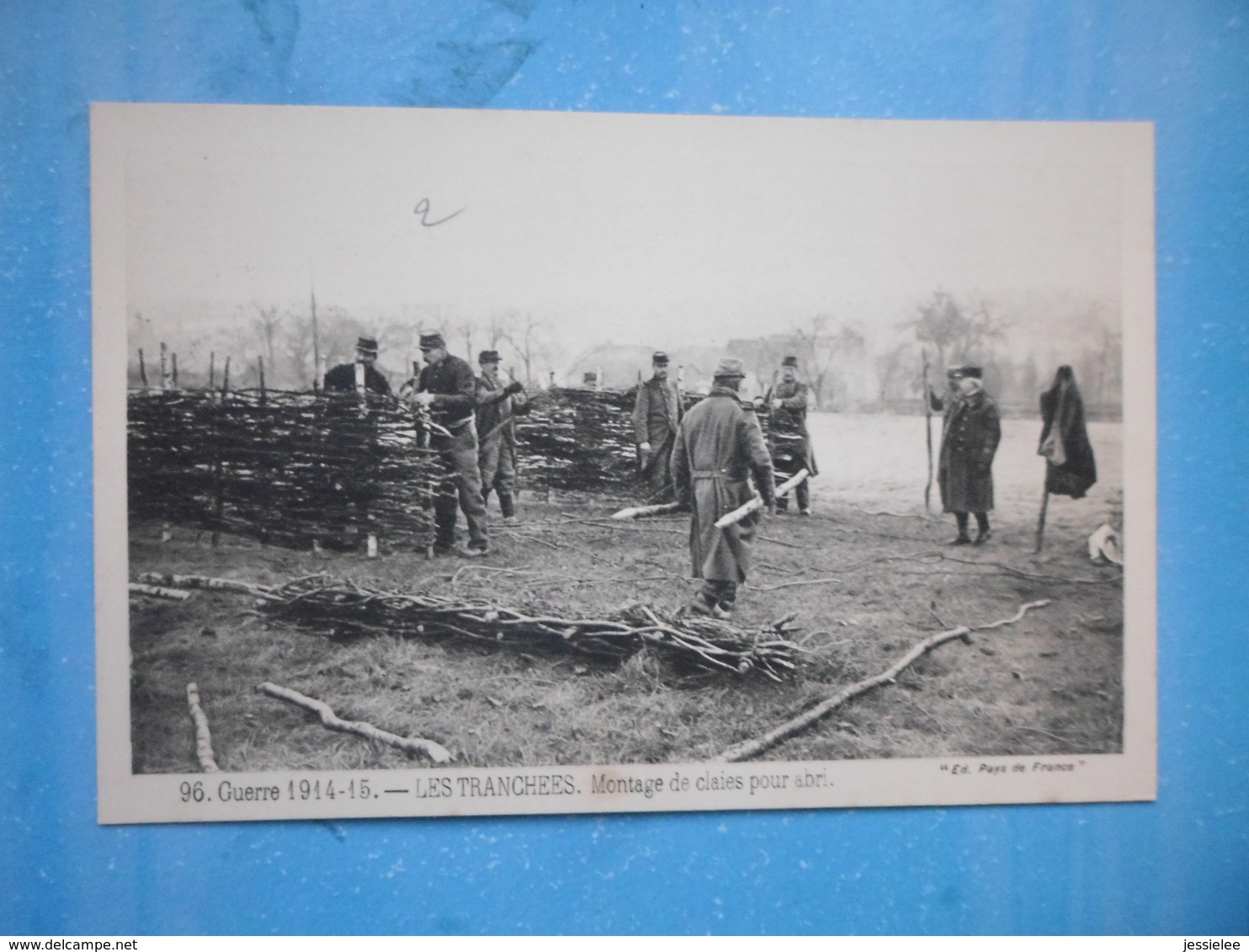 Cpa Guerre 14-18 - Les Tranchées  - Montage De Claies Pour Abri - Guerre 1914-18