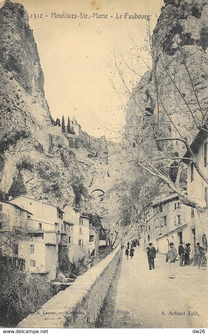 Moustiers Ste Sainte-Marie (Alpes De Haute Provence) - Le Faubourg - Edition Achard - Carte N° 1312 Non Circulée - Autres & Non Classés