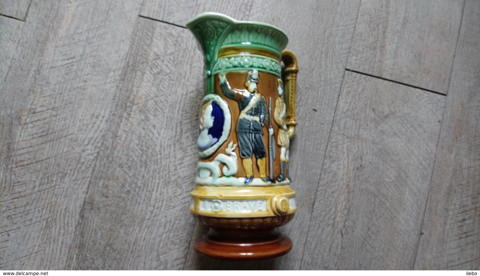 Antique Sandford Pottery Majolica Pitcher Crimean War Jug Military In Relief 1860 Pichet - Staffordshire