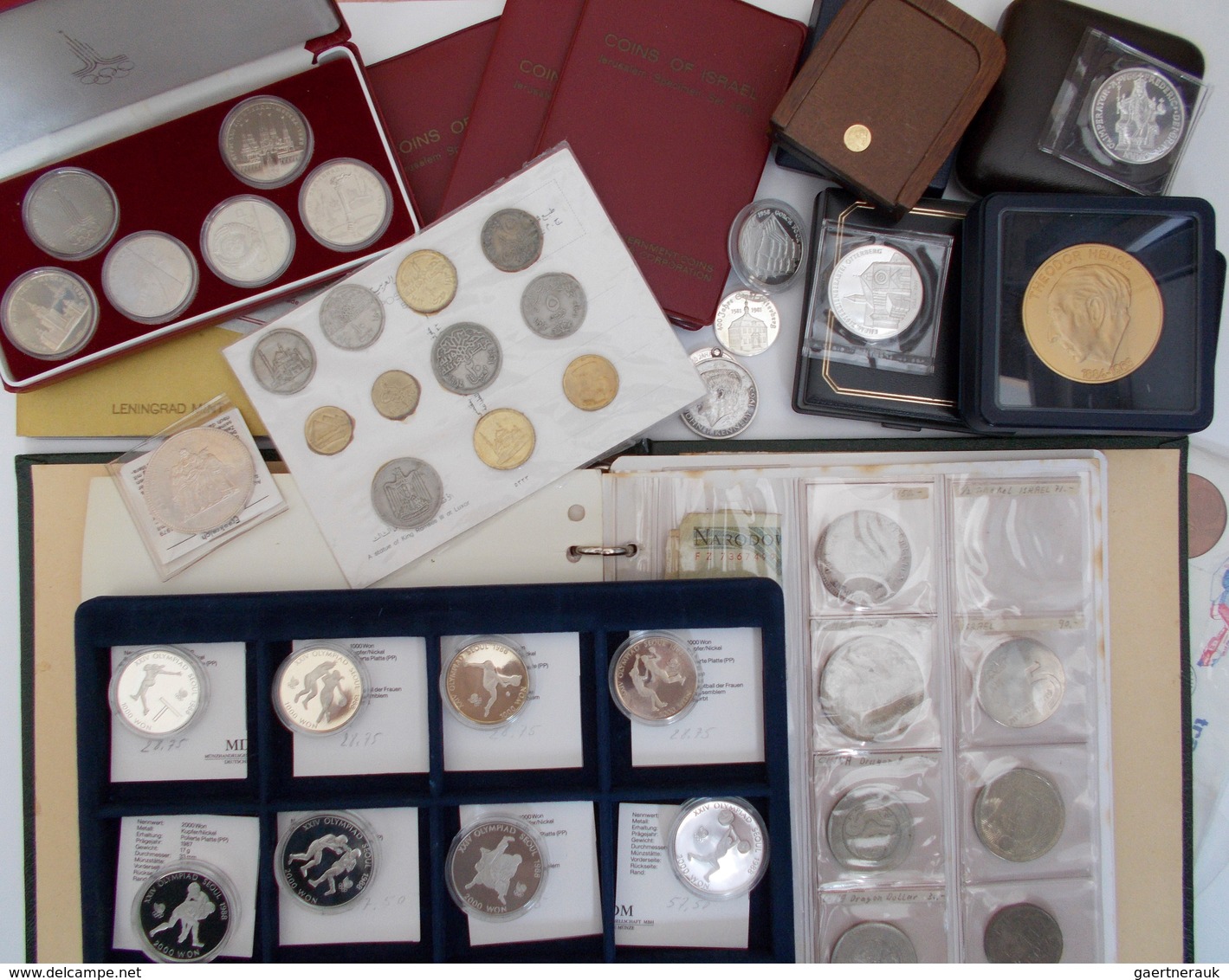 Alle Welt: Eine Sammlung Diverser Münzen, Kursmünzensätzen Und Medaillen. Dabei Ein Album Mit Kleinm - Andere & Zonder Classificatie