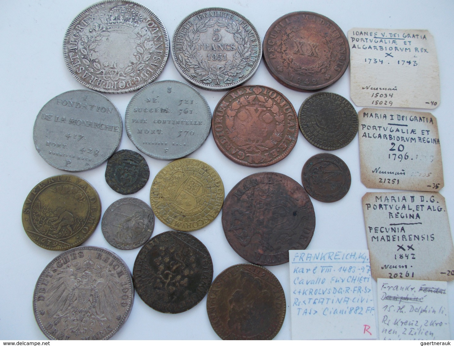 Alle Welt: Eine Sammlung Von 16 Diversen Münzen/Medaillen überwiegend Aus Frankreich Und Portugal. D - Andere & Zonder Classificatie