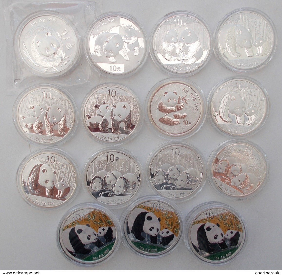 China - Volksrepublik: Lot 18 X 1 OZ Silber Panda Diverse Jahrgänge, Dabei: 1 X 2000, 1 X 2003 Einge - China