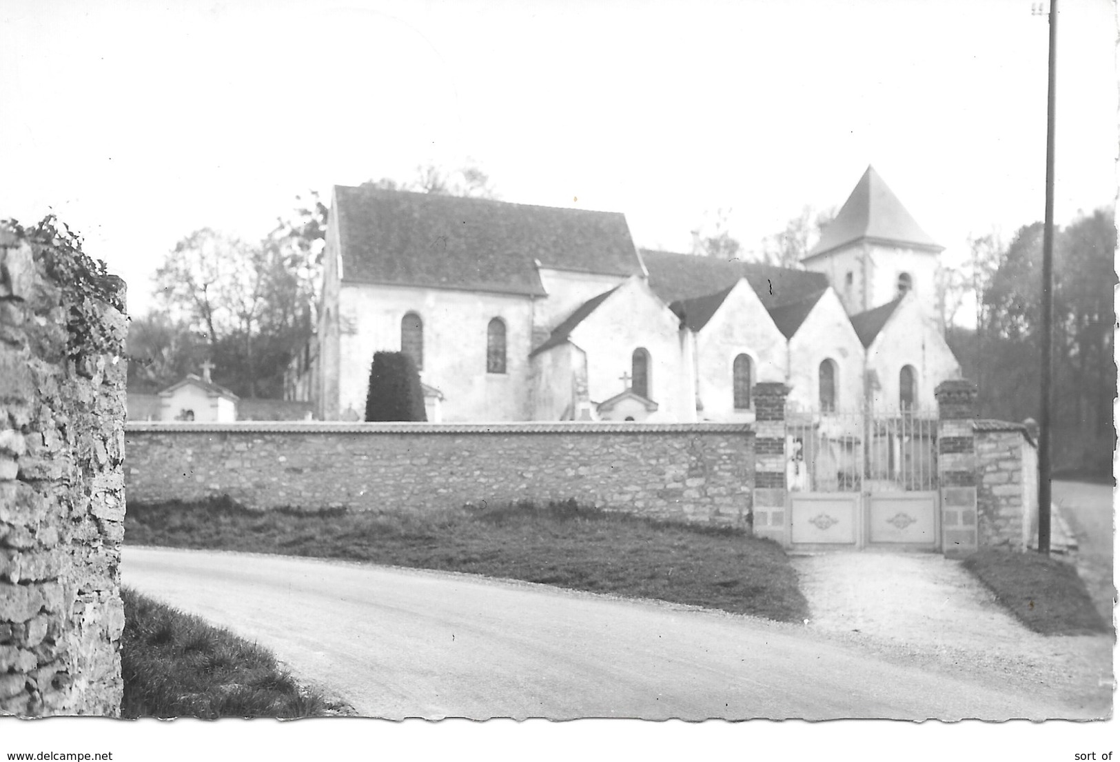 FLINS SUR SEINE  -  L'EGLISE (CPSM) S997 - Flins Sur Seine