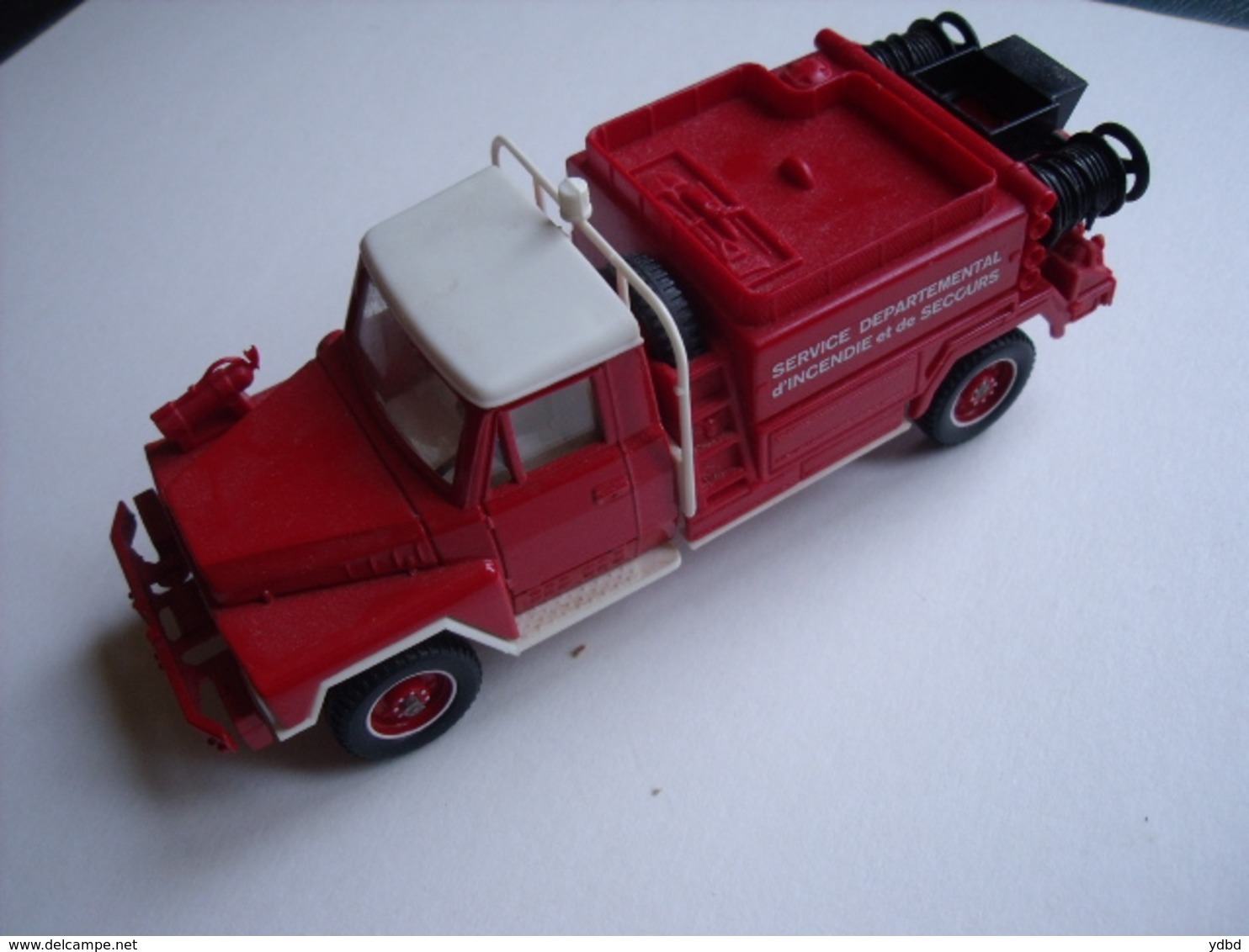 MINIATURE LE VEHICULE ACMAT VLRA 4X4  DES POMPIERS - Pompiers