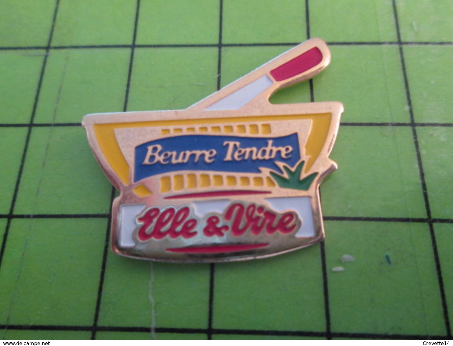 818c Pin's Pins / Beau Et Rare : Thème ALIMENTATION : BEURRE TENDRE ELLE & VIRE (a Joué Dans Le Remake Du DERNIER TANGO) - Alimentation