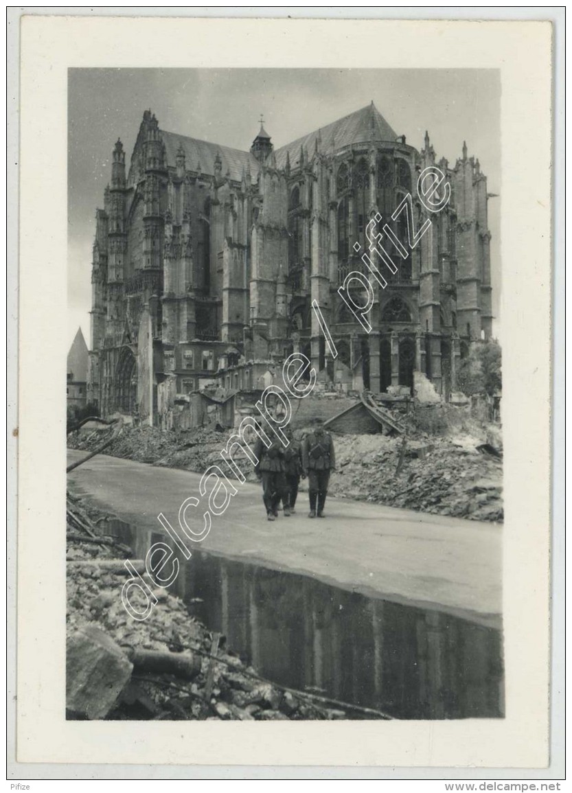 WW2 . WWII . Guerre De 1939-45 . Beauvais Bombardée . La Cathédrale . Soldats Allemands . - Guerre, Militaire