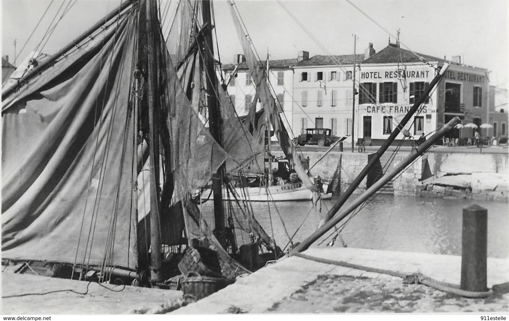 17 LA FLOTTE En RE -  CAFE   FRANCAIS   - Le PORT - Ile De Ré