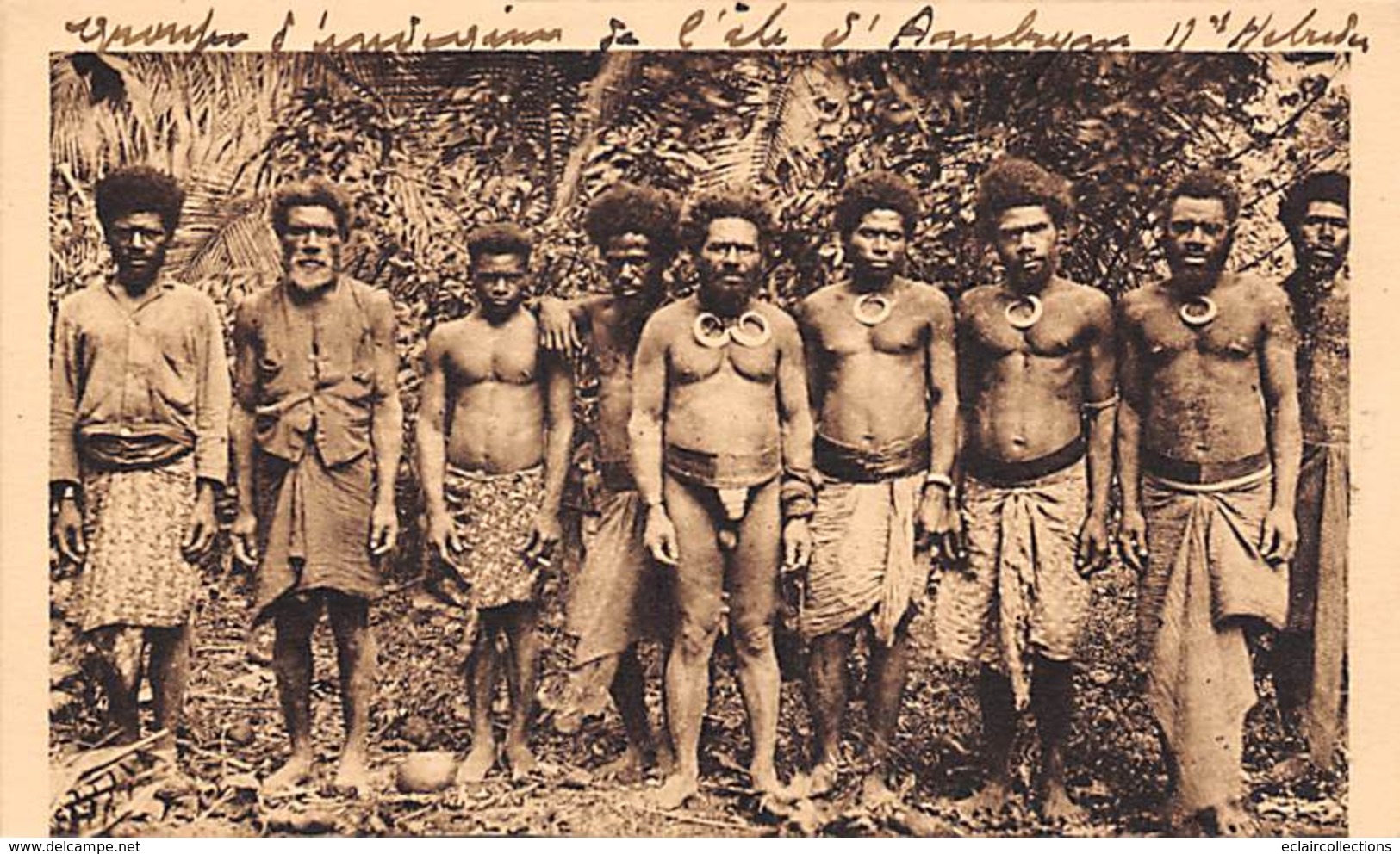 Nouvelles Hébrides     Océanie   :   Groupe D'Indigènes De L'Ile Ambrym     (voir Scan) - Vanuatu