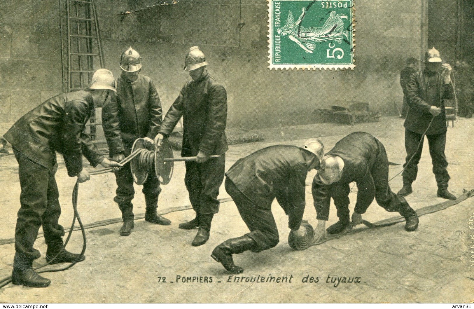 POMPIERS - ENROULEMENT Des TUYAUX - - Firemen