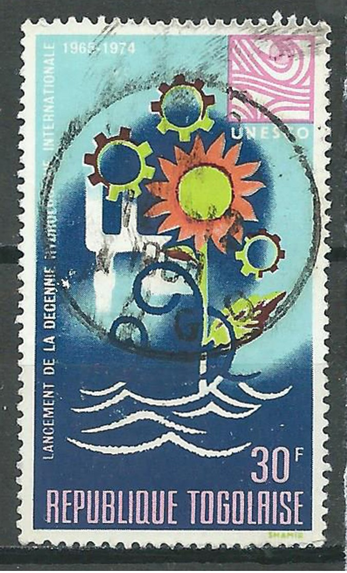 Togo YT N°572 Décennie Hydrologique Internationale Oblitéré ° - Togo (1960-...)