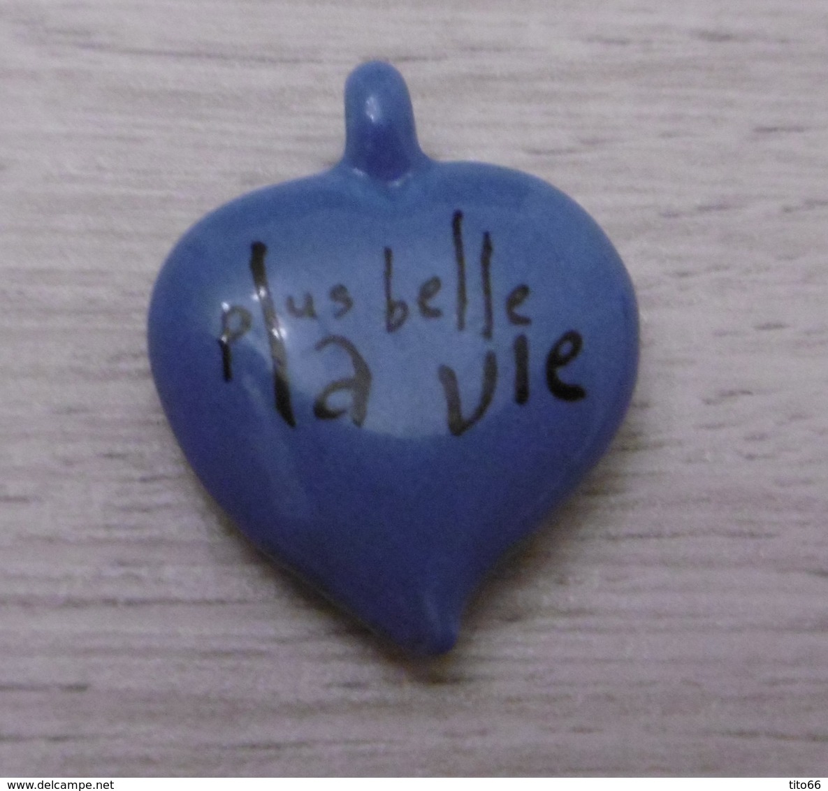 Fève Cœur Pendentif Série TV La Vie Est Belle - Autres & Non Classés