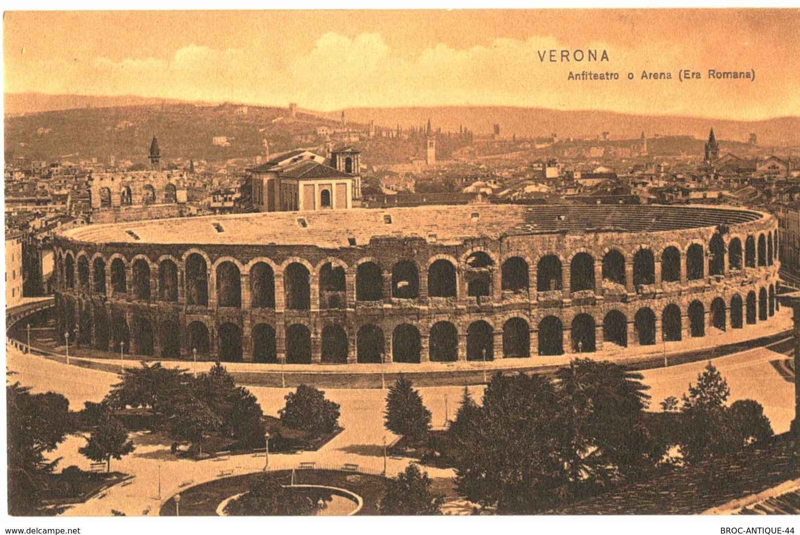 CPA N°22908 - LOT DE 12 CARTES DE VERONA - ARENA - DONT UNE GRAVURE OU LITHO OU DESSIN