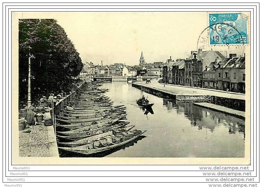 80 AMIENS MARCHE SUR L'EAU LES HORTILLONNEURS - CPSM VOIR LES SCANS POUR PLUS DE RENSEIGNEMENTS BELLES PHOTOS - Amiens