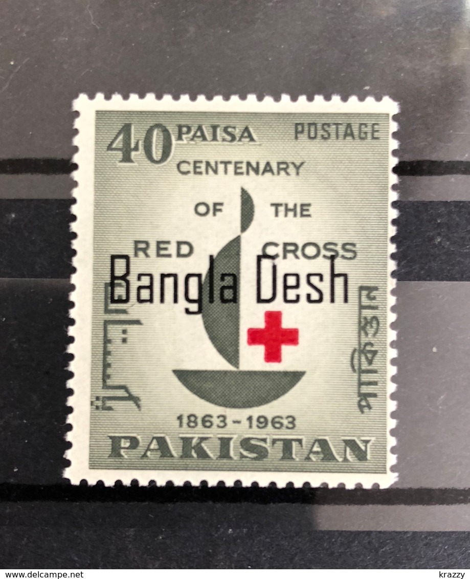 Bangladesh Ovpt On Pakistan Red Cross Error Normal Plus Inverted - Rotes Kreuz
