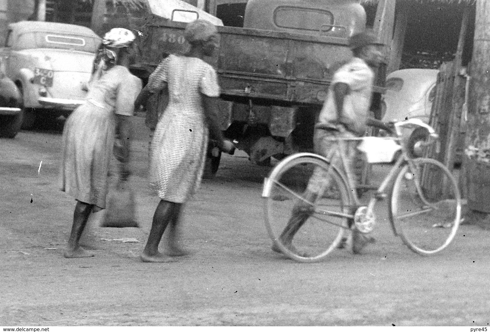 Lot De 14  Négatifs " Garage Au Cameroun 1949, 1950 " ( 9 X 6 Cm, Vue Partielle ) - Africa