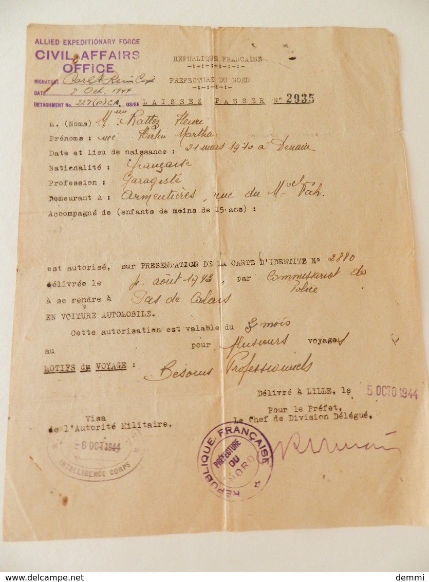 Militaria  - Lille (59) - 1944 - Laissez-Passer - Cachet : Civil Affairs Office - Armentières - Documents