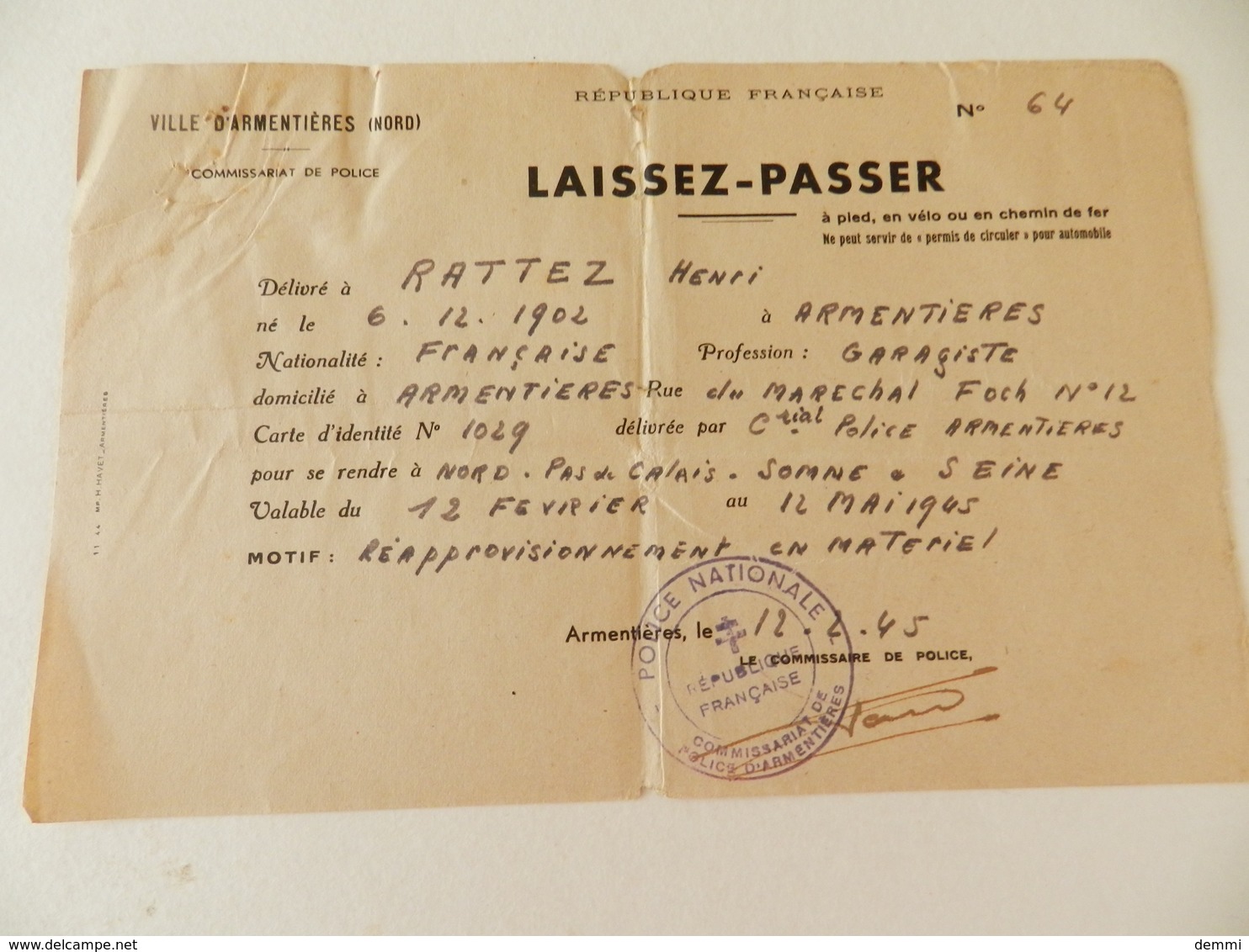 Militaria  - Armentières (59) - 1945  - Laissez-Passer - Cachet Du Commissariat D'Armentières - Documents