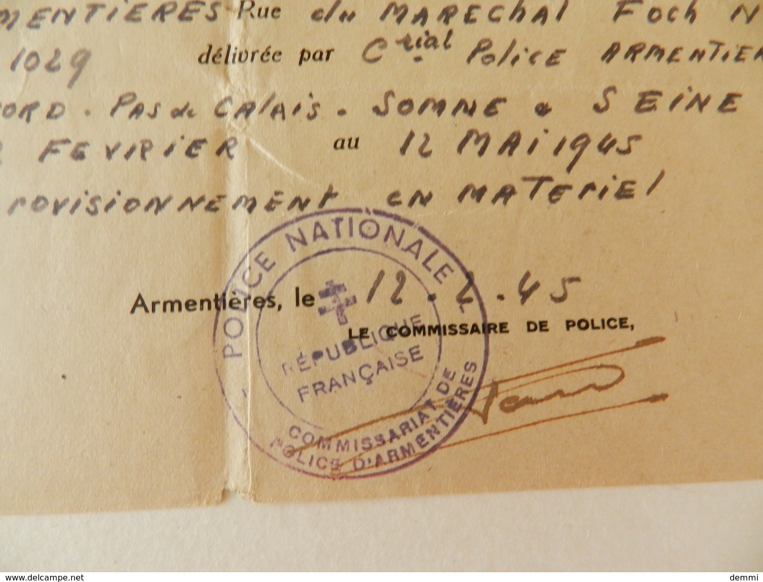 Militaria  - Armentières (59) - 1945  - Laissez-Passer - Cachet Du Commissariat D'Armentières - Documents