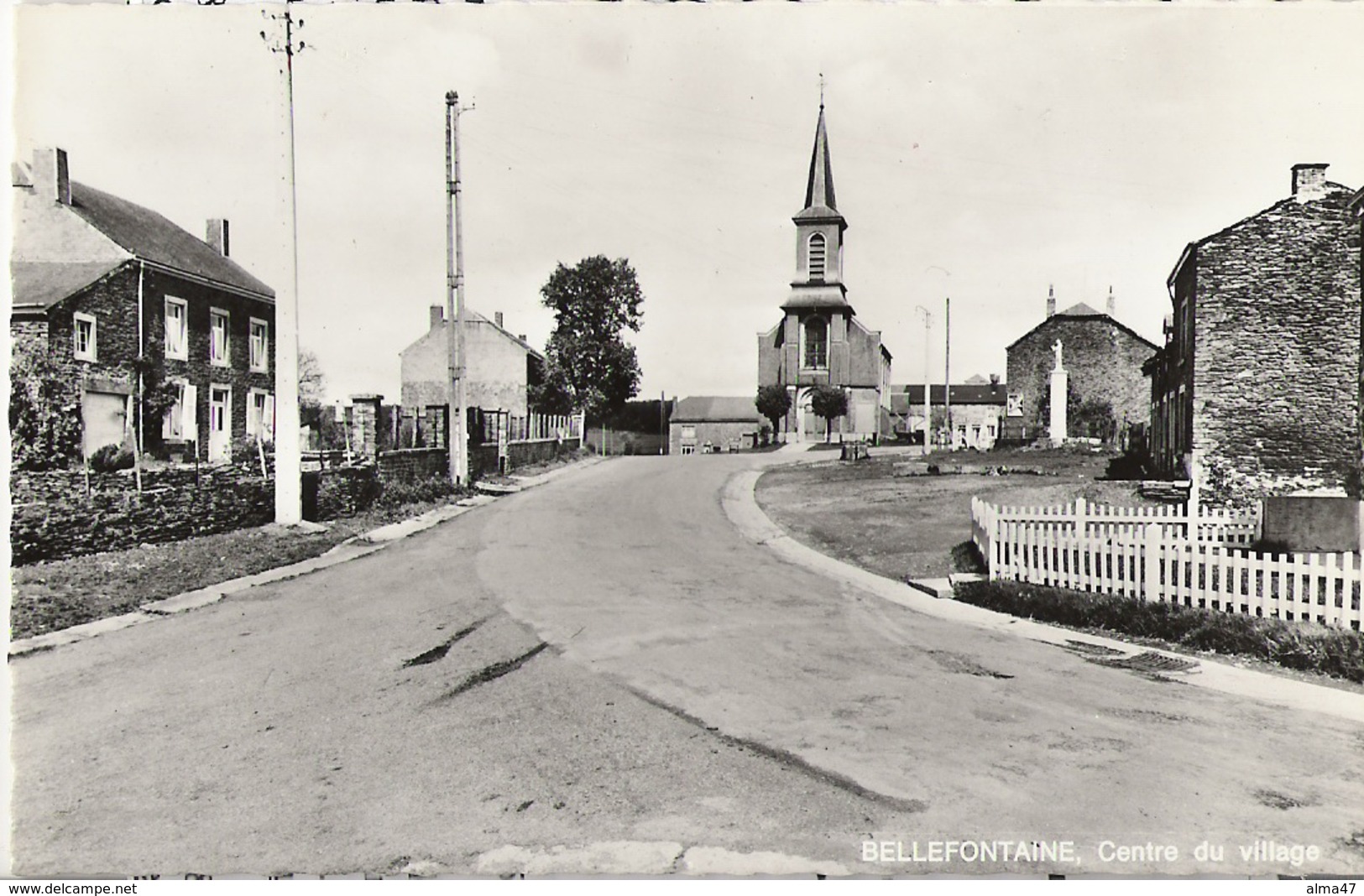 Bellefontaine - Centre Du Village Avec église Et Presbytère - N'a Pas Circulé - Bievre