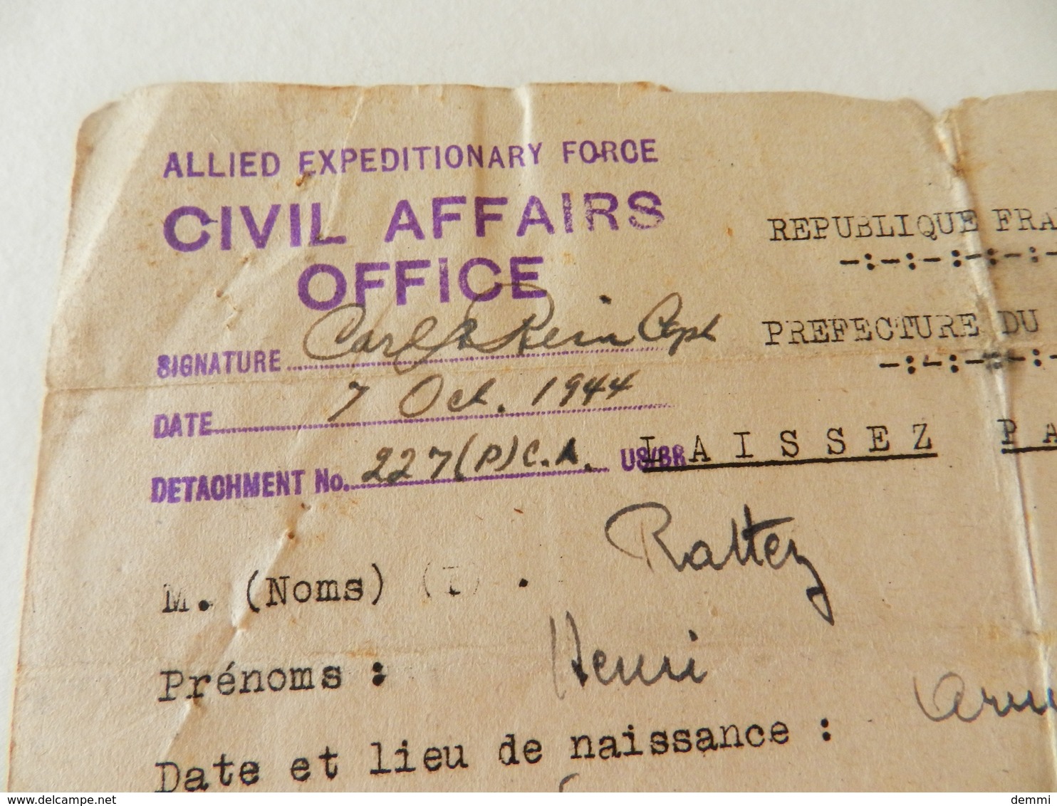 Militaria  - Lille (59) - 1944 - Laissez-Passer - Cachet : Civil Affairs Office - Armentières - Documents