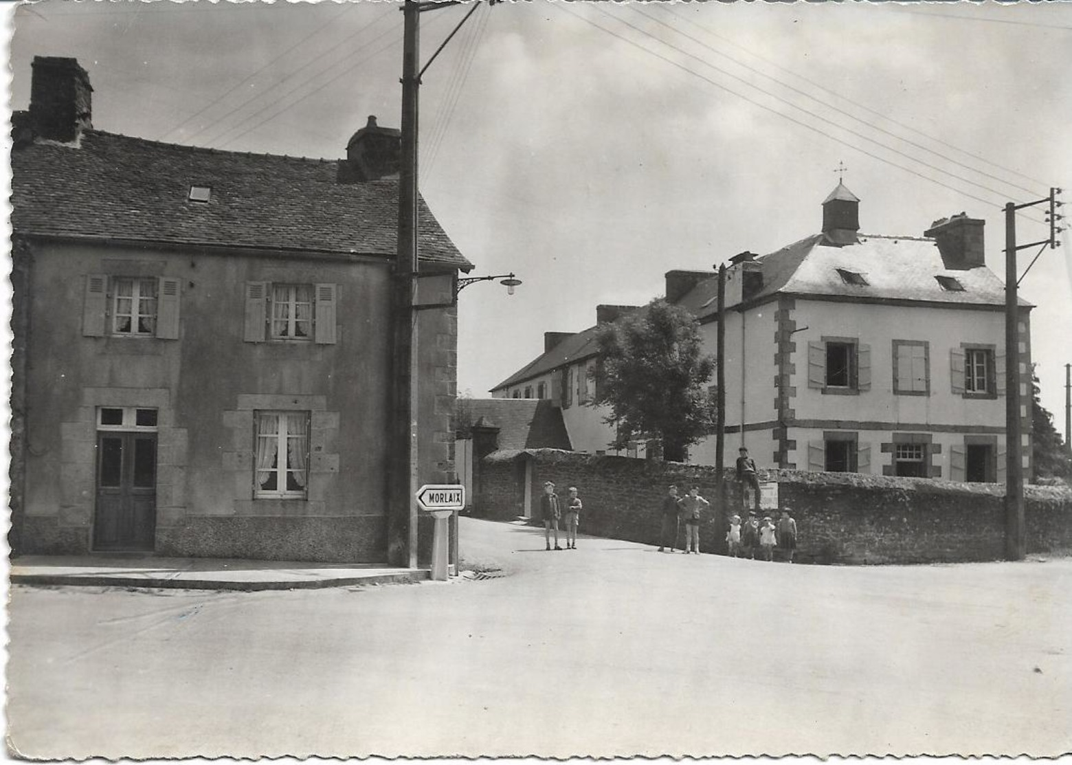 Cpa  Grand Format Finistere  Berrien L'école Des Soeurs - Autres & Non Classés