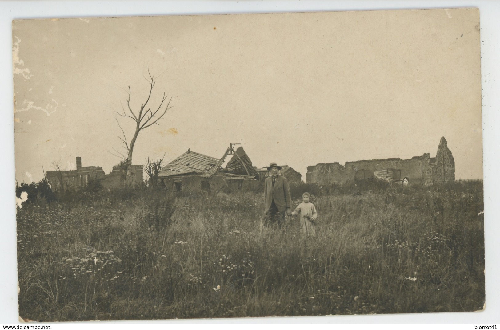 GUERRE 1914-18 - FLAUCOURT - Belle Carte Photo Animée Du Village En Ruines - Autres & Non Classés