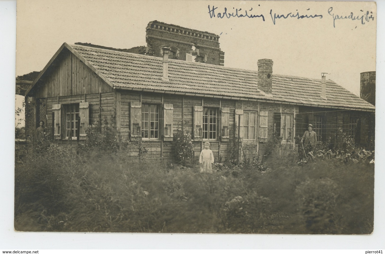 GUERRE 1914-18 - FLAUCOURT - Belle Carte Photo Animée Du Village En Ruines Avec Habitations Provisoires - Autres & Non Classés