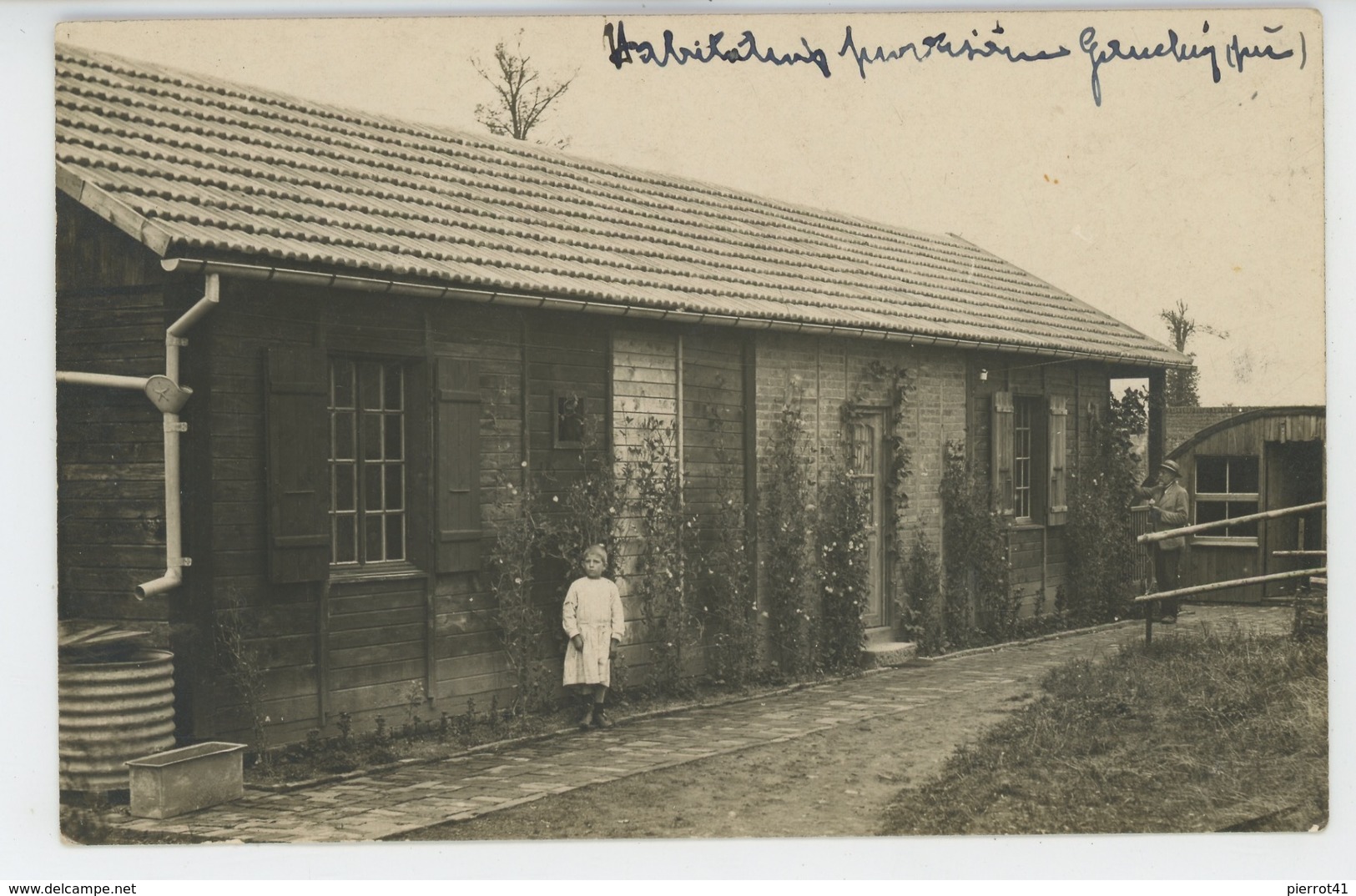 GUERRE 1914-18 - FLAUCOURT - Belle Carte Photo Animée Montrant Des Habitations Provisoires - Autres & Non Classés