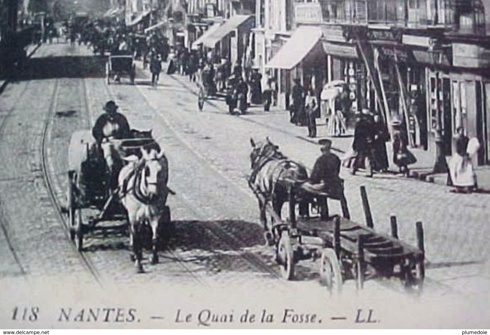 Cpa 44 NANTES Animée QUAI DE LA FOSSE , Commerces Attelages Gros Plan , Coiffeur   EDITEUR LL - Nantes