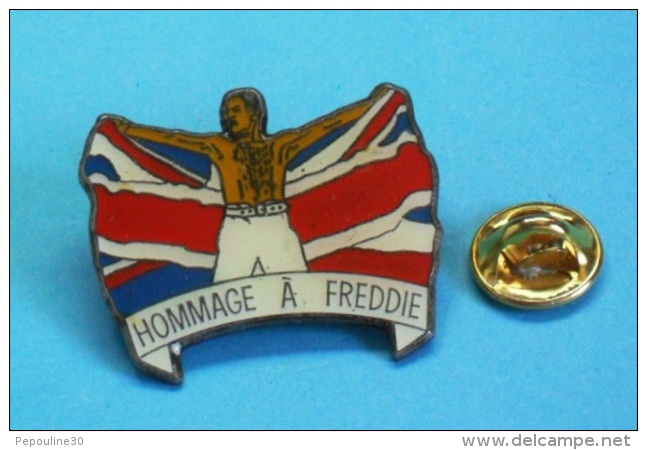 1 PIN'S // ** QUEEN / HOMMAGE A FREDDIE /  Né Le 05/09/ 46 / Parti Le 24/11/ 91 ** . (&copy; Qualité Collectors Série Li - Celebrities