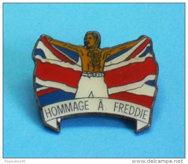 1 PIN'S // ** QUEEN / HOMMAGE A FREDDIE /  Né Le 05/09/ 46 / Parti Le 24/11/ 91 ** . (&copy; Qualité Collectors Série Li - Celebrities