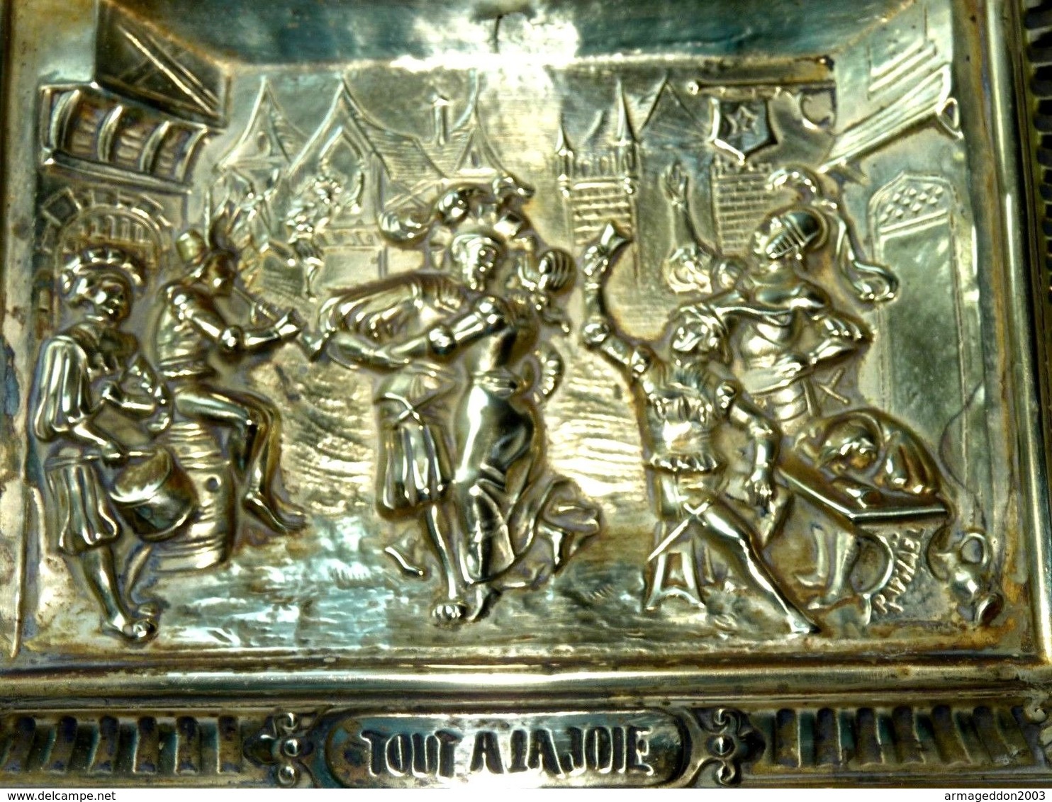 TABLEAU EN LAITON REPOUSSÉ SCENE TOUT A LA JOIE SIGNE RAPHAEL  XIXè BE PROPRE - Autres & Non Classés